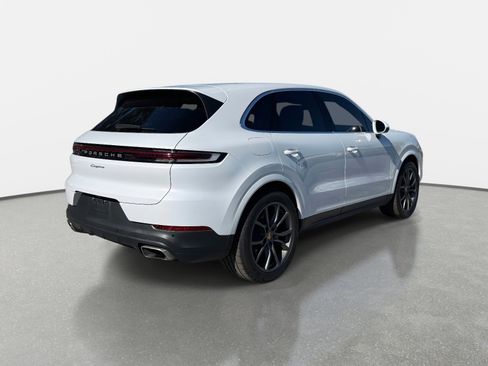 Used 2024 Porsche Cayenne AWD image 3