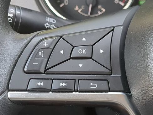 Used 2017 Nissan Rogue S AWD/4WD image 22