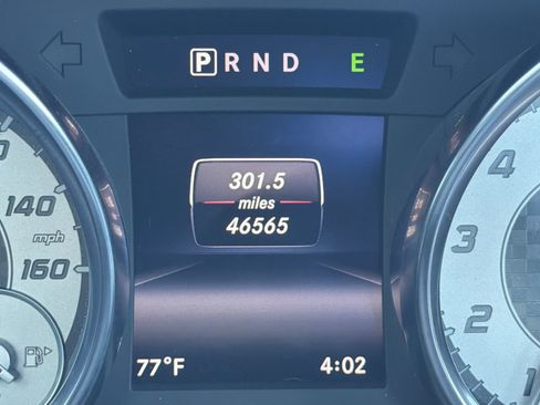 Used 2015 Mercedes-Benz SLK 250 w/ Premium Package image 22