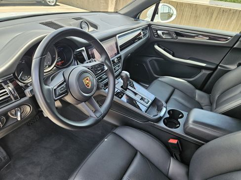 Certified 2023 Porsche Macan S AWD/4WD image 4