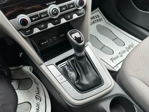 Used 2020 Hyundai Elantra SE image 7