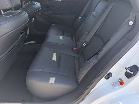 Used 2025 Lexus LS 500 w/ Accessory Package (Z1) RWD image 14
