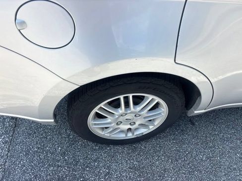 Used 2010 Ford Focus SE FWD image 14