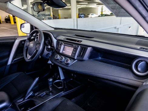 Used 2017 Toyota RAV4 LE w/ Carpet Mat Package FWD image 33