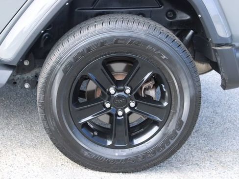 Used 2021 Jeep Wrangler Unlimited Sahara AWD/4WD image 6