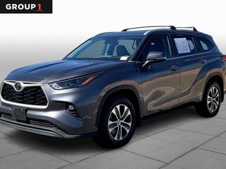 Certified 2023 Toyota Highlander XLE video 1