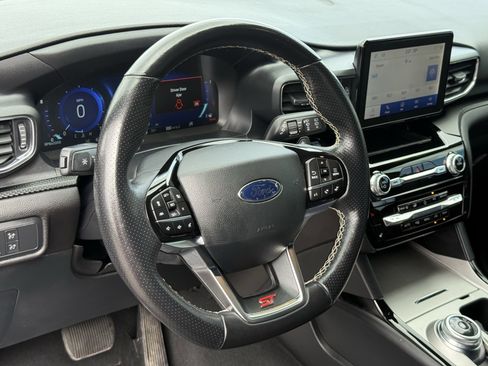 Used 2022 Ford Explorer ST w/ ST Street Pack image 22