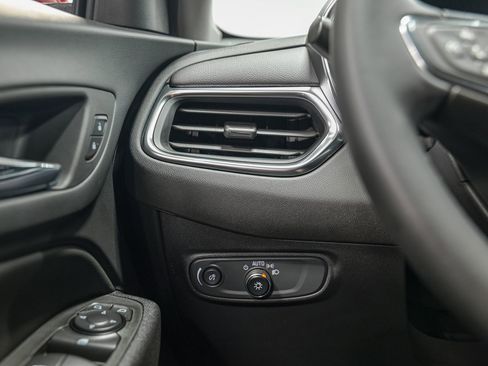 Used 2023 Chevrolet Equinox LT AWD/4WD image 18