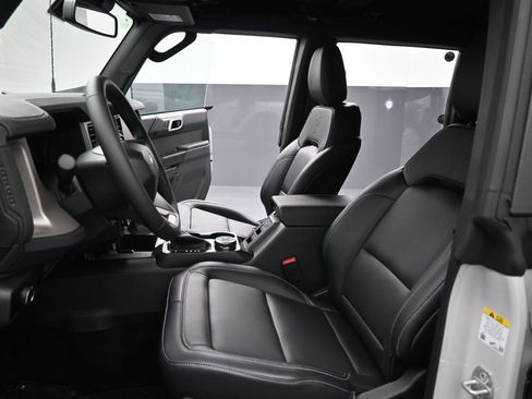 Used 2026 Ford Bronco Outer Banks AWD/4WD image 9