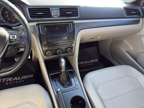 Used 2017 Volkswagen Passat 1.8T R-Line w/ R-Line Lighting Package image 19