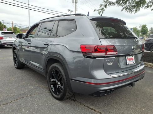 Used 2023 Volkswagen Atlas SEL R-Line AWD/4WD image 4