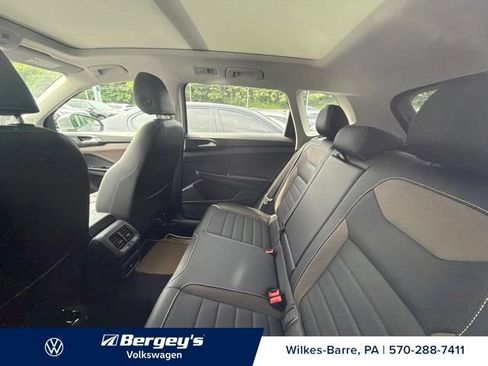 Used 2023 Volkswagen Taos SEL AWD/4WD image 5