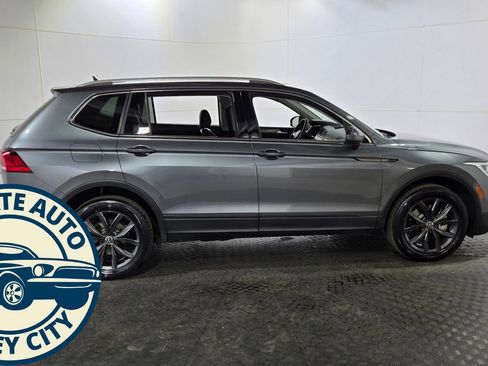 Used 2022 Volkswagen Tiguan SE w/ Panoramic Sunroof Package AWD/4WD image 8