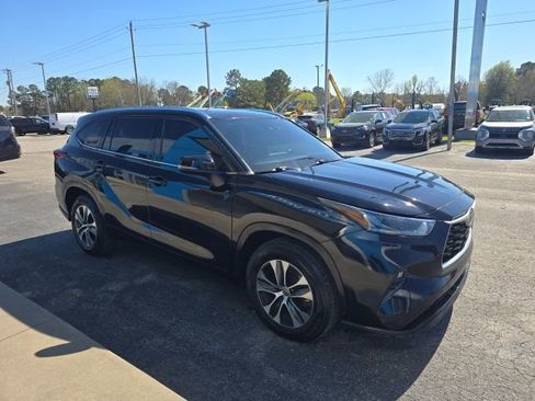 Used 2021 Toyota Highlander XLE FWD image 7
