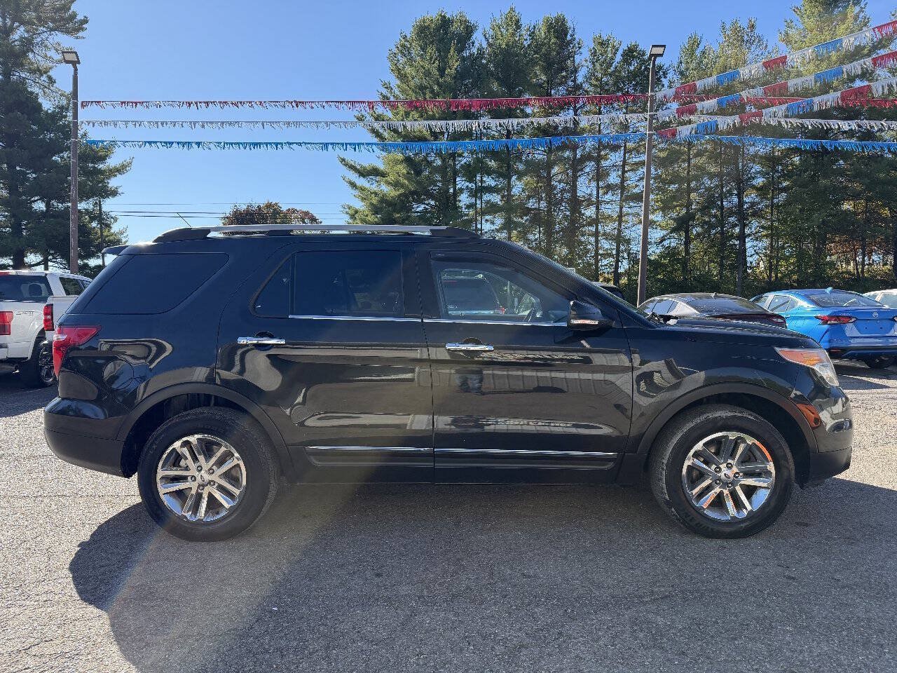Used 2015 Ford Explorer XLT w/ Equipment Group 202A AWD/4WD image 4