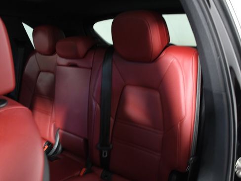 Used 2020 Porsche Cayenne S image 28