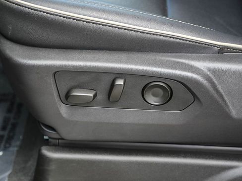 Used 2025 Chevrolet Suburban Premier image 23