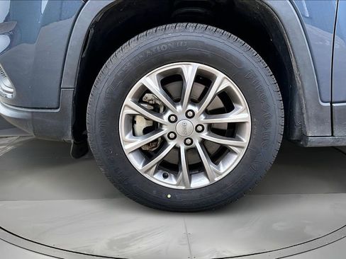 Used 2021 Jeep Cherokee Latitude Plus AWD/4WD image 29