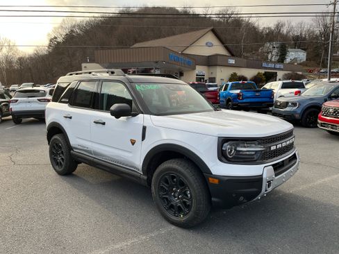 New 2025 Ford Bronco Sport Badlands w/ Badlands Tech Package AWD/4WD image 3