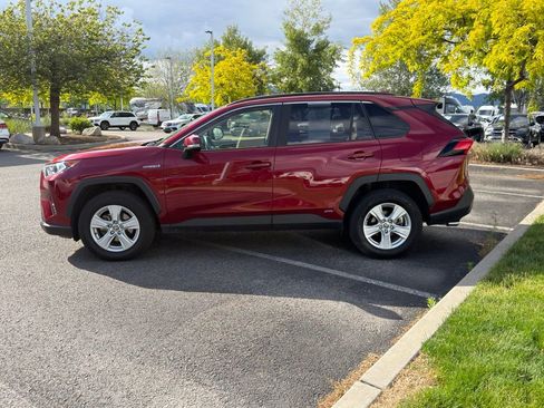 Used 2020 Toyota RAV4 XLE w/ Convenience Package AWD/4WD image 5