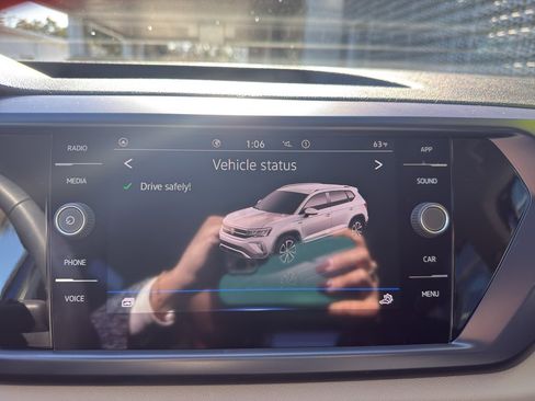 Used 2022 Volkswagen Taos SE w/ Driver Assistance Package image 19