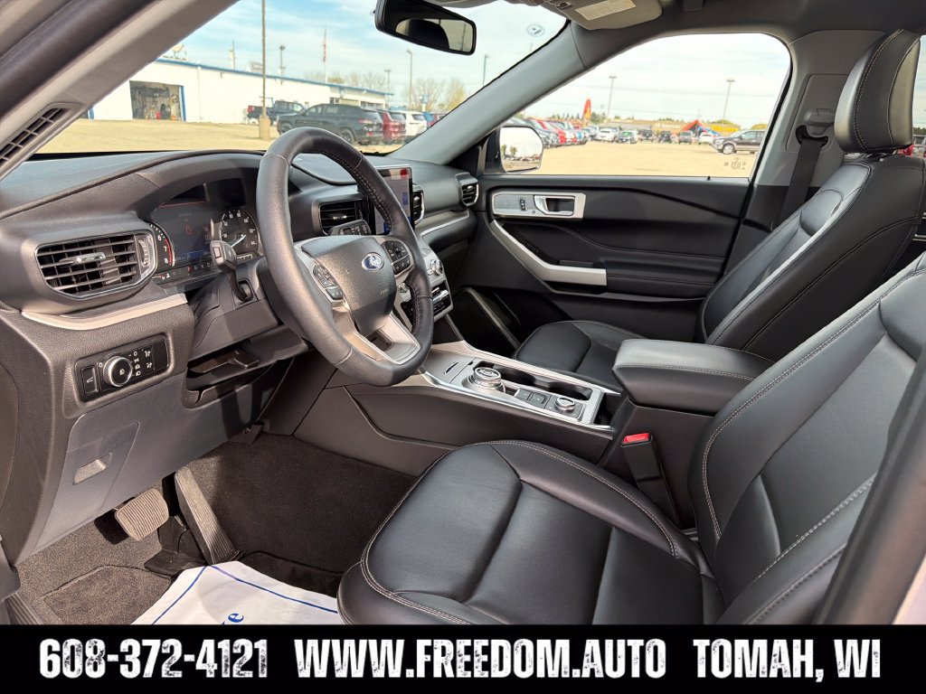 Used 2024 Ford Explorer XLT w/ Equipment Group 202A AWD/4WD image 25
