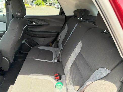 Used 2025 Chevrolet TrailBlazer LT w/ LT Cold Weather Package FWD image 7