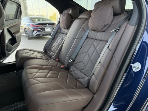 Used 2023 BMW 760i xDrive w/ Executive Package image 20