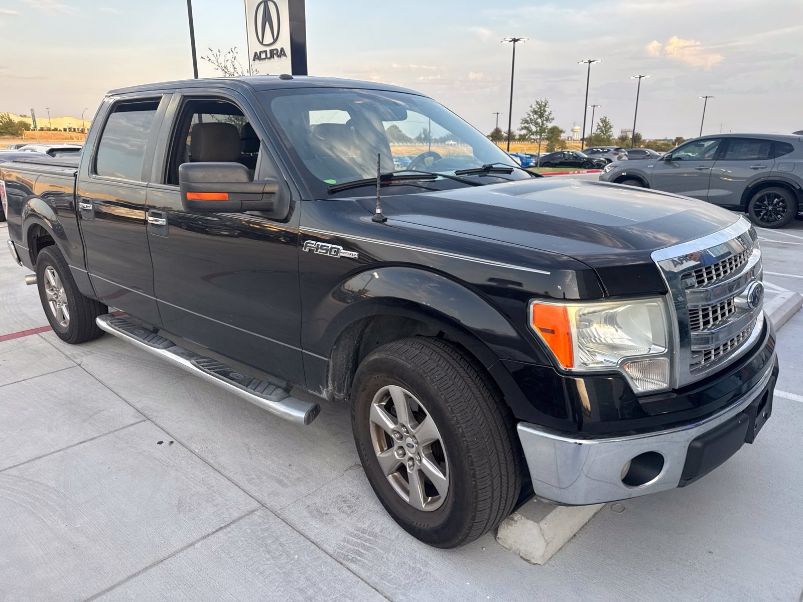 Used 2014 Ford F150 XLT w/ XLT Chrome Package RWD image 2
