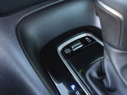 Certified 2025 Toyota Corolla SE image 19