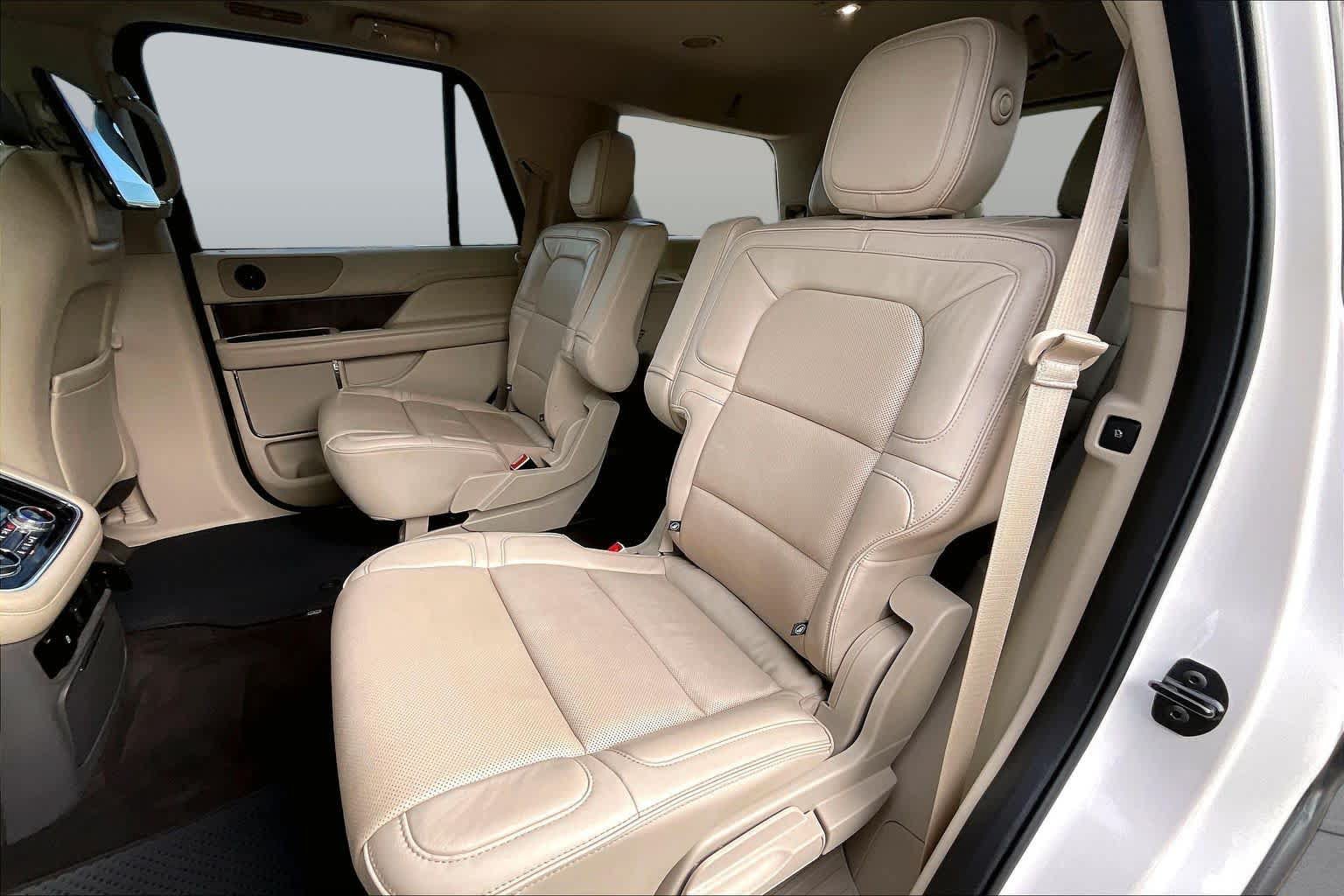 Used 2018 Lincoln Navigator Select w/ Technology Package RWD image 20