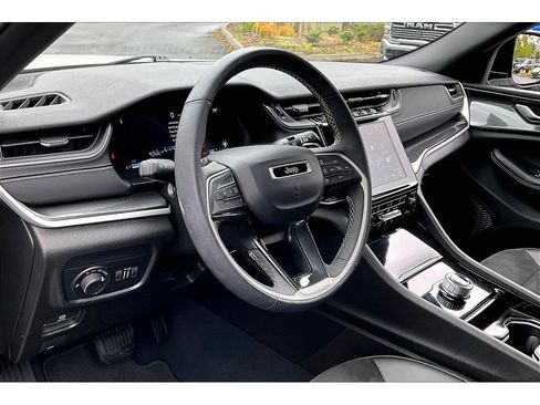 Used 2023 Jeep Grand Cherokee L Laredo AWD/4WD image 14