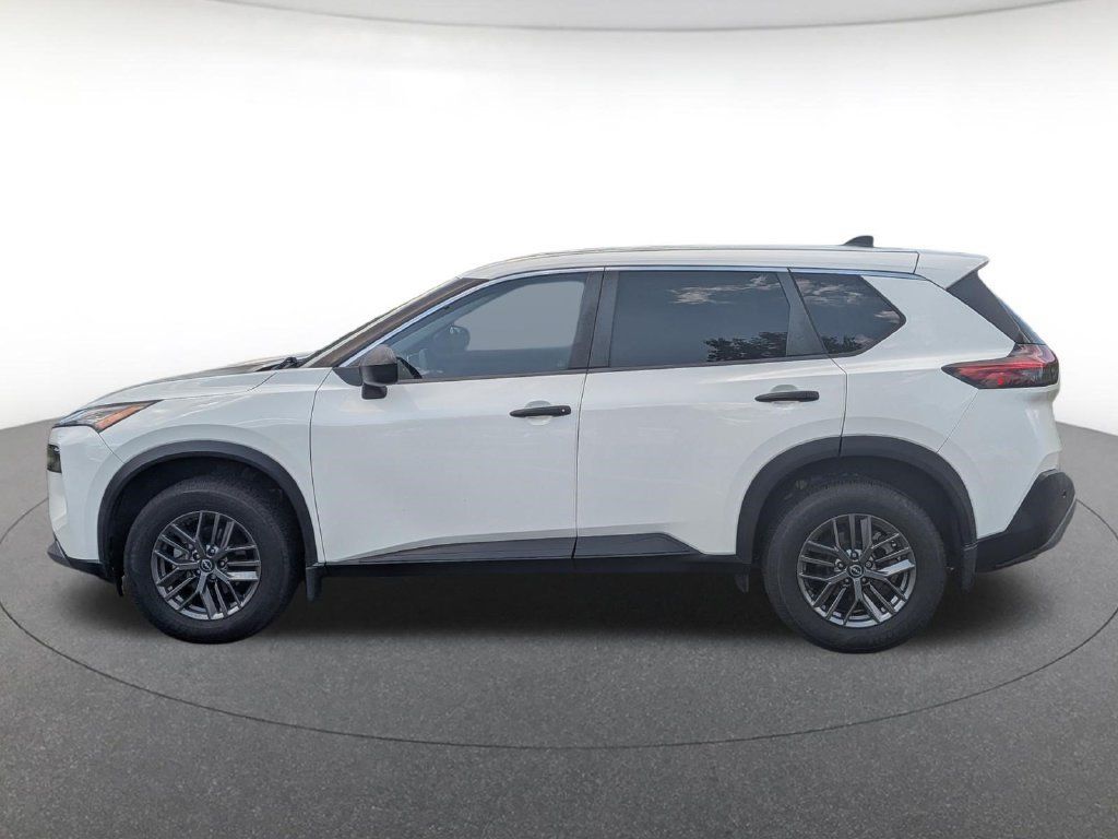 Used 2022 Nissan Rogue S AWD/4WD image 2