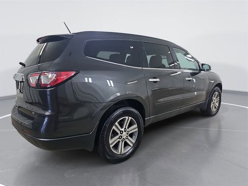Used 2017 Chevrolet Traverse LT image 3