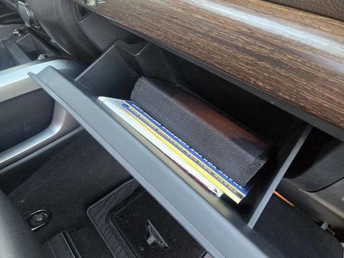 Used 2017 Nissan Titan Platinum Reserve image 18