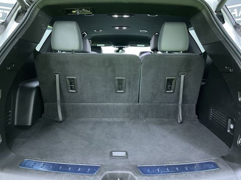 Used 2023 Buick Enclave Essence image 27