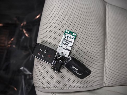 Used 2019 Jaguar E-PACE SE image 26