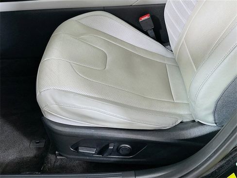 Used 2022 Hyundai Elantra Limited image 26