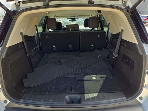 Used 2025 Nissan Pathfinder SV FWD image 29