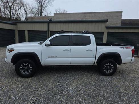 Certified 2019 Toyota Tacoma TRD Off-Road w/ Technology Package AWD/4WD image 3