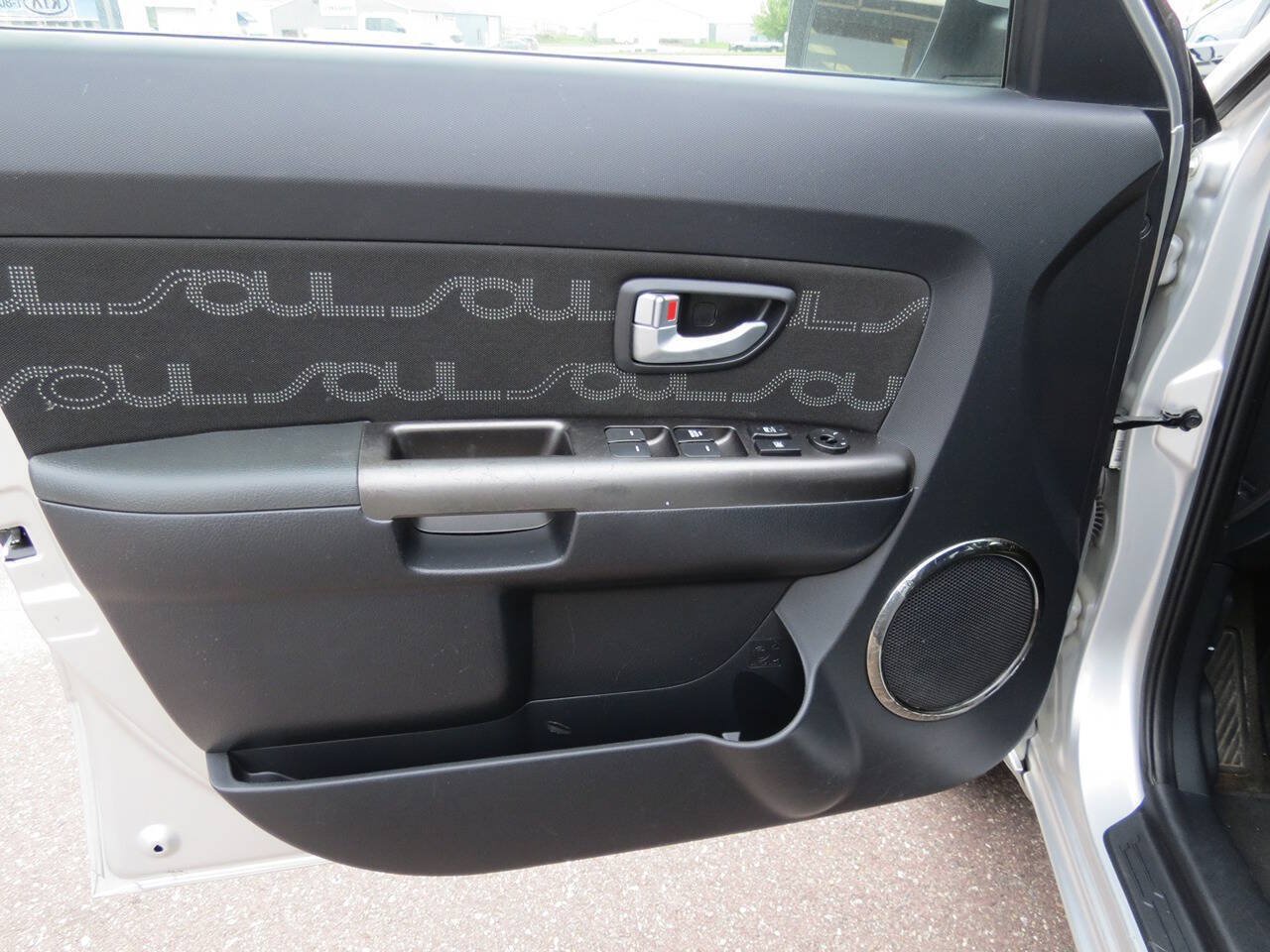Used 2012 Kia Soul + FWD image 9