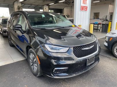 Used 2023 Chrysler Pacifica Touring-L