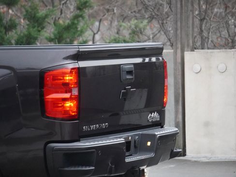 Used 2014 Chevrolet Silverado 1500 High Country w/ High Country Premium Package image 26