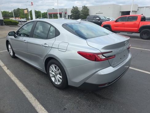 Used 2025 Toyota Camry LE FWD image 5