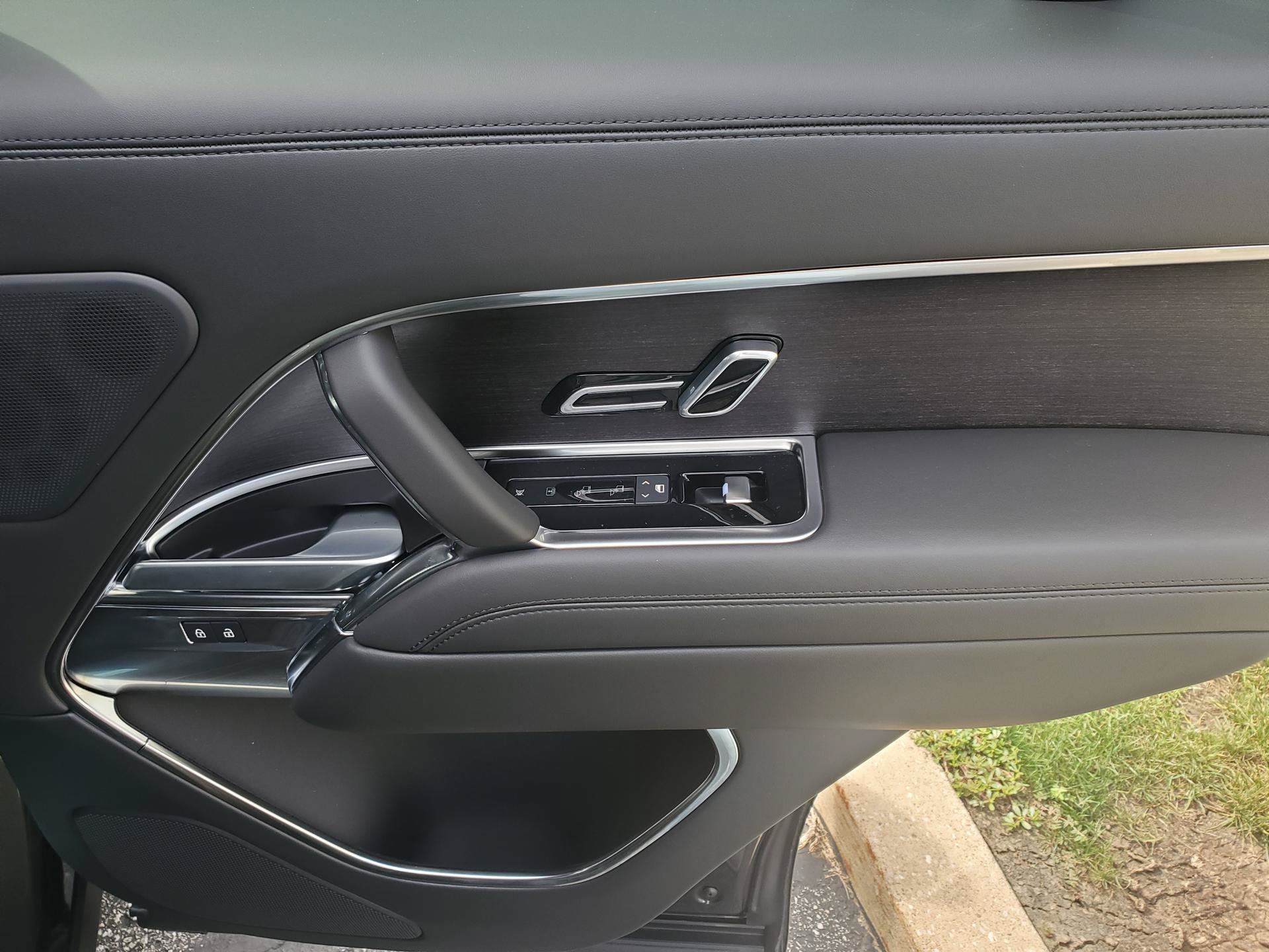 New 2027 Land Rover Range Rover SE AWD/4WD image 18