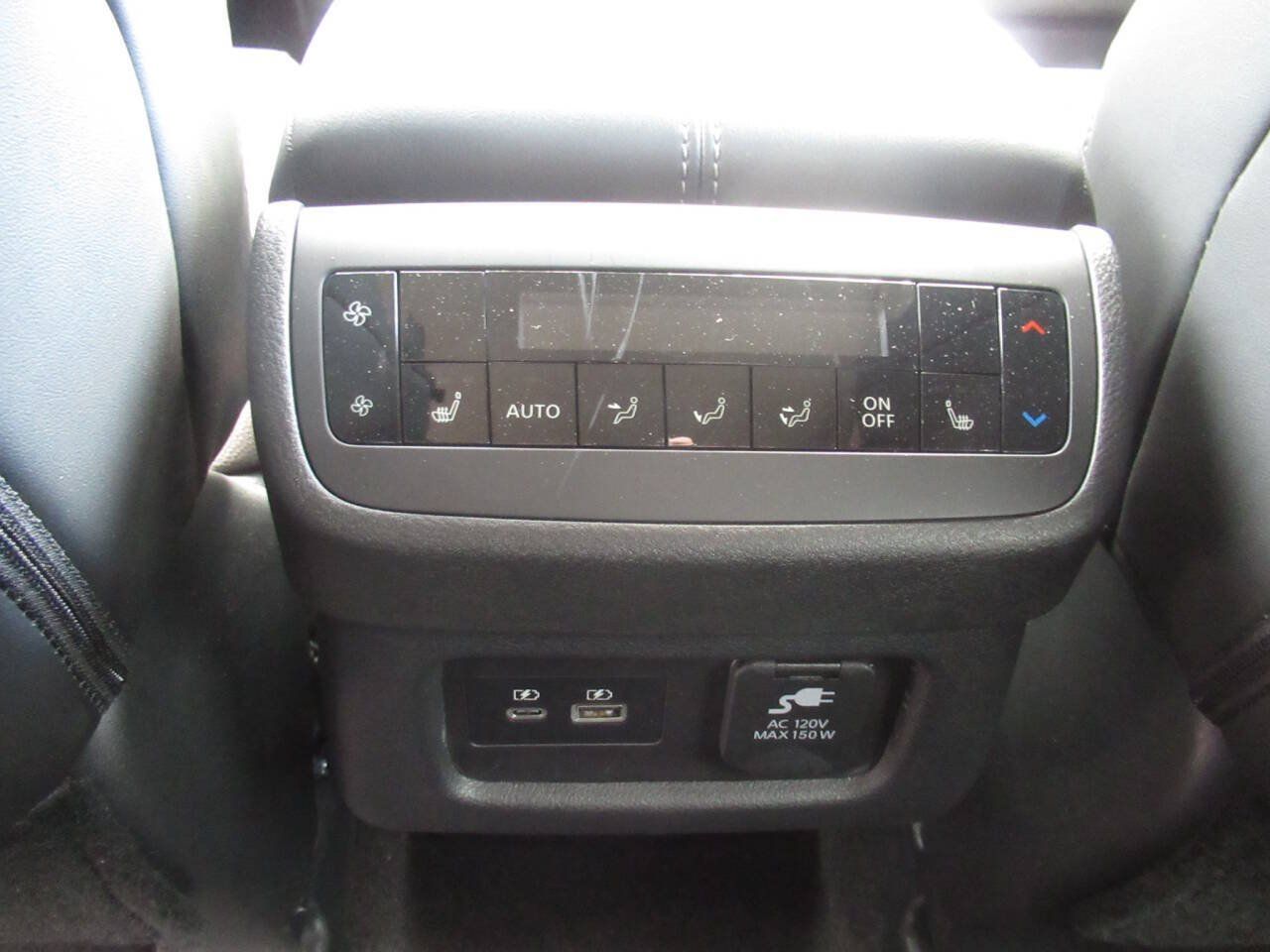 Used 2025 Nissan Pathfinder Platinum AWD/4WD image 17