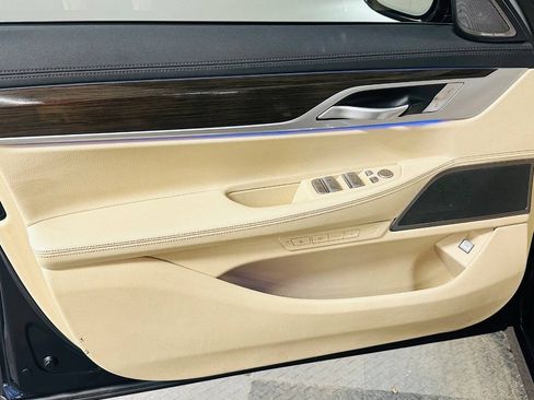 Used 2020 BMW 740i xDrive AWD/4WD image 28