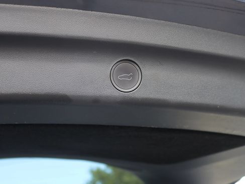 Used 2023 Tesla Model Y Long Range AWD/4WD image 38