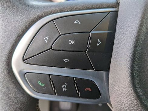 Certified 2024 Chrysler Pacifica Touring-L image 17