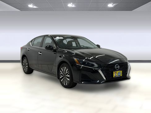 Used 2023 Nissan Altima 2.5 SV AWD/4WD image 6